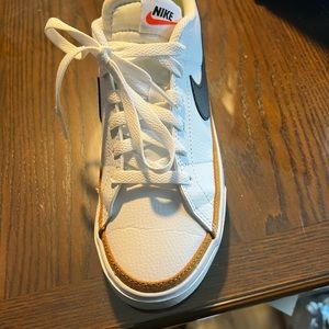 Nike Court Legacy Sneakers